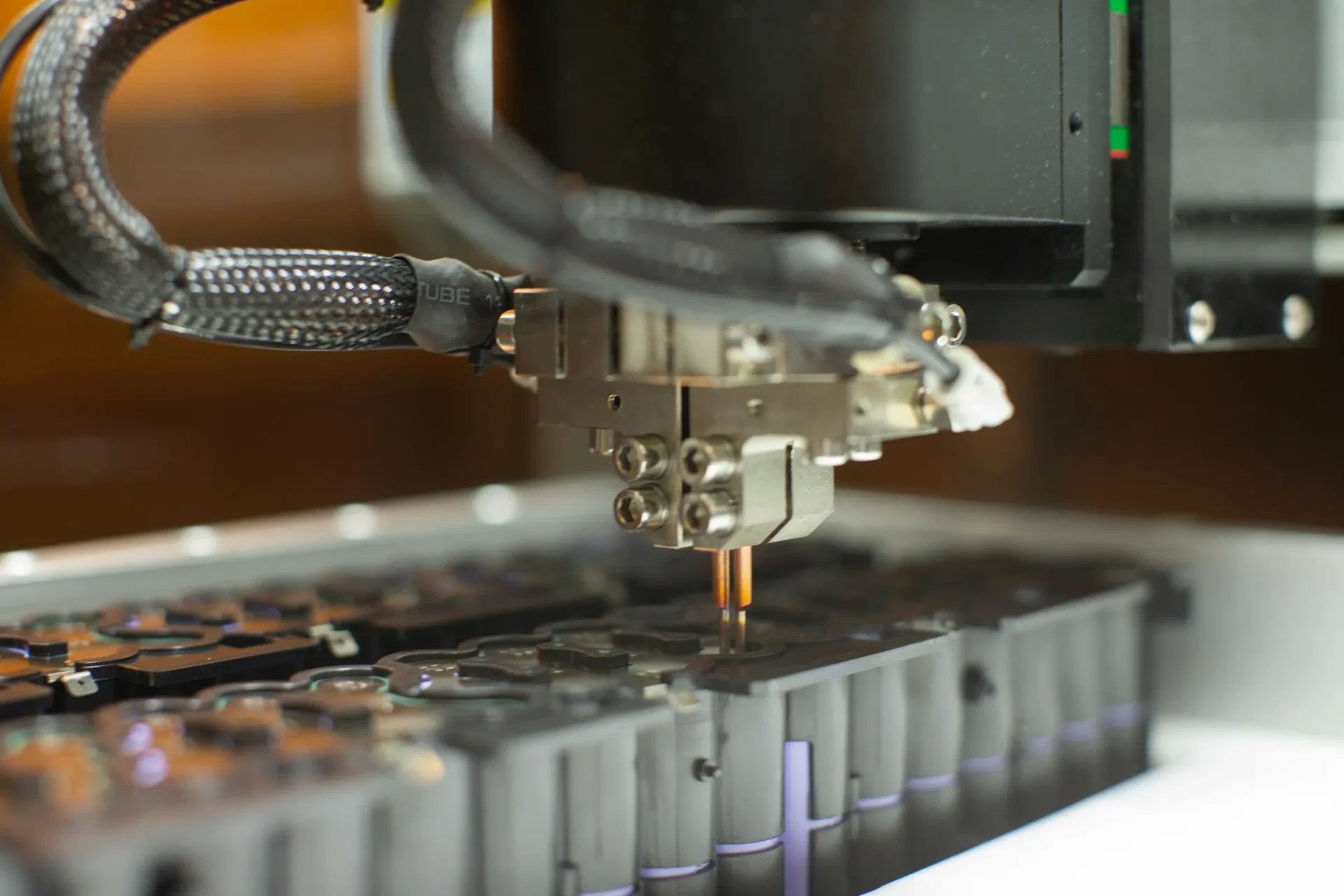 Gros plan sur des cellules lithium-ion 18650 dans un bloc-batterie